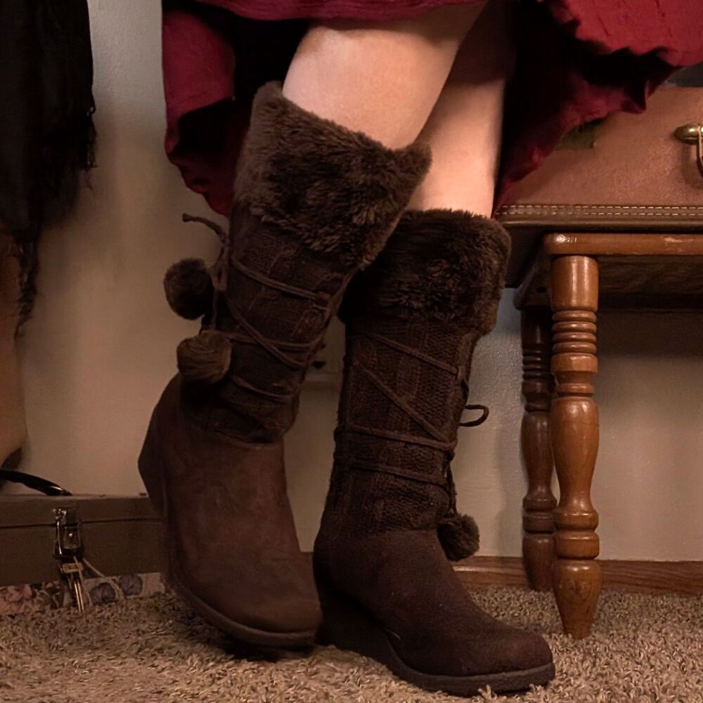 Y2K Faux Fur Knit Wedge Boots Women's Size 10 Dark Brown Pom Pom